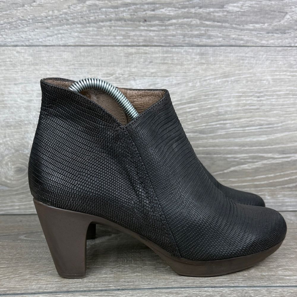 Wonders Made with Love in Spain Women’s Sz EU 39 Embossed Brown Leather Booties
